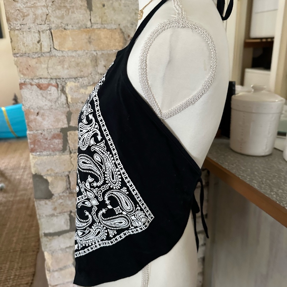 Elegant Black Paisley Halter Top - Picture 3 of 4